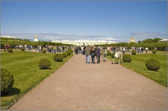 Петергоф. Петродворец. Вид от главного входа.